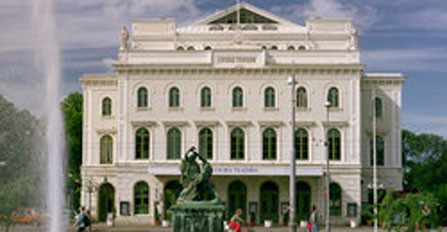 Två chefer blåser liv i Stora teatern